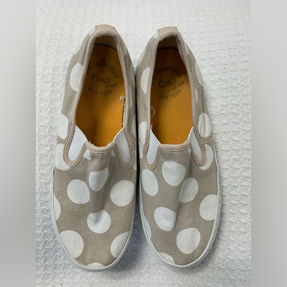 GAP Beige and White Polka Dot Sneakers - Picture 2 of 8